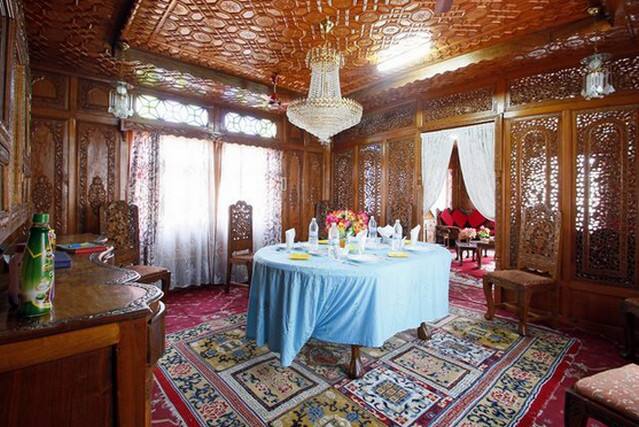 Houseboat Raj Mahal, Srinagar 3
